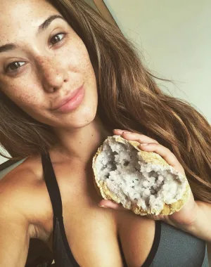 eva lovia 23