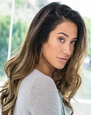 eva lovia 25
