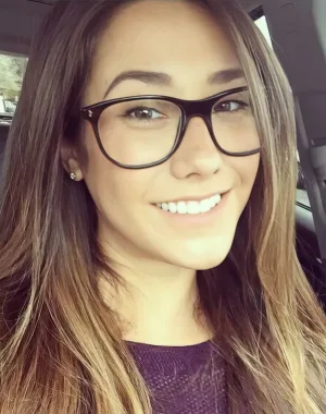 eva lovia 27