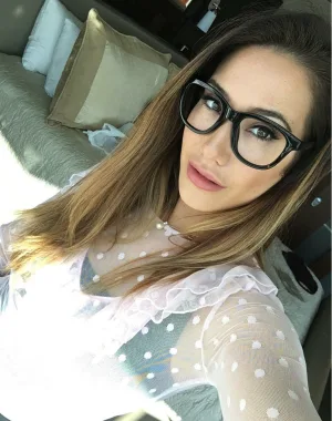 eva lovia 28