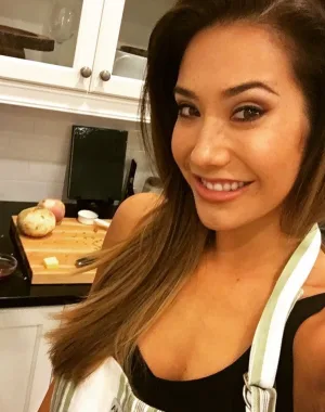 eva lovia 34