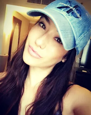 eva lovia 42