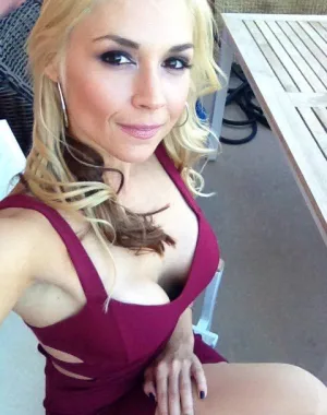 Sarah Vandella 32