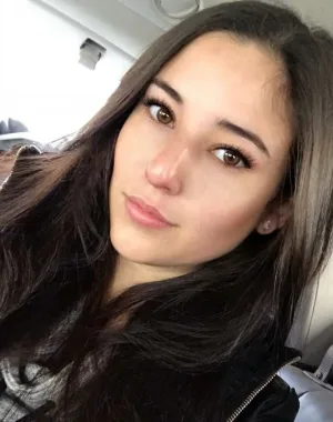 Angie Varona 23
