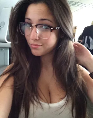 Angie Varona 27