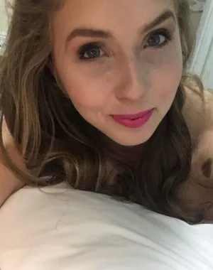 Lena Paul 24