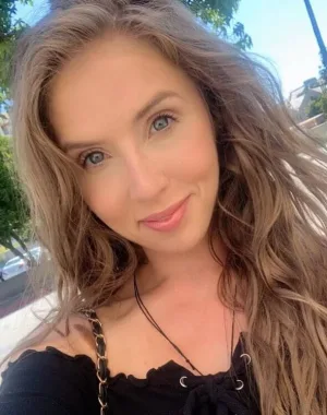 Lena Paul 27