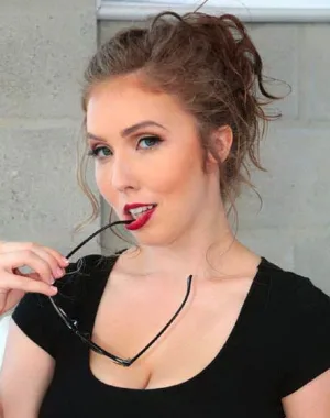 Lena Paul 34