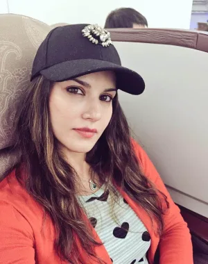 sunny leone 32