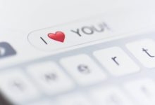 i-love-you-message-on-mobile-phone