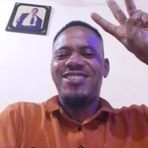 Peter Robinson / Real face of the scammer