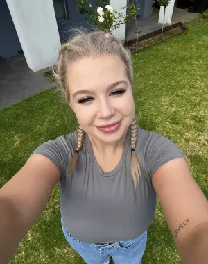 vicki 2